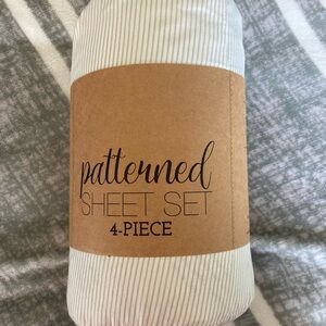 New Queen Sheet Set - Patterned Sheet Set - 4-Piece White & Gray Striped